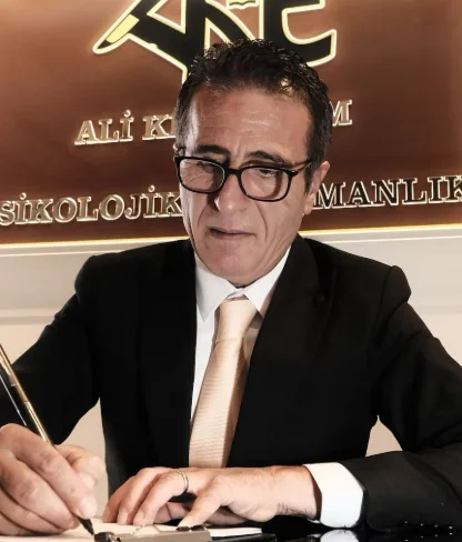 Hocam bu çocuk çalışıyor ama nereye çalıştığını bilmiyor